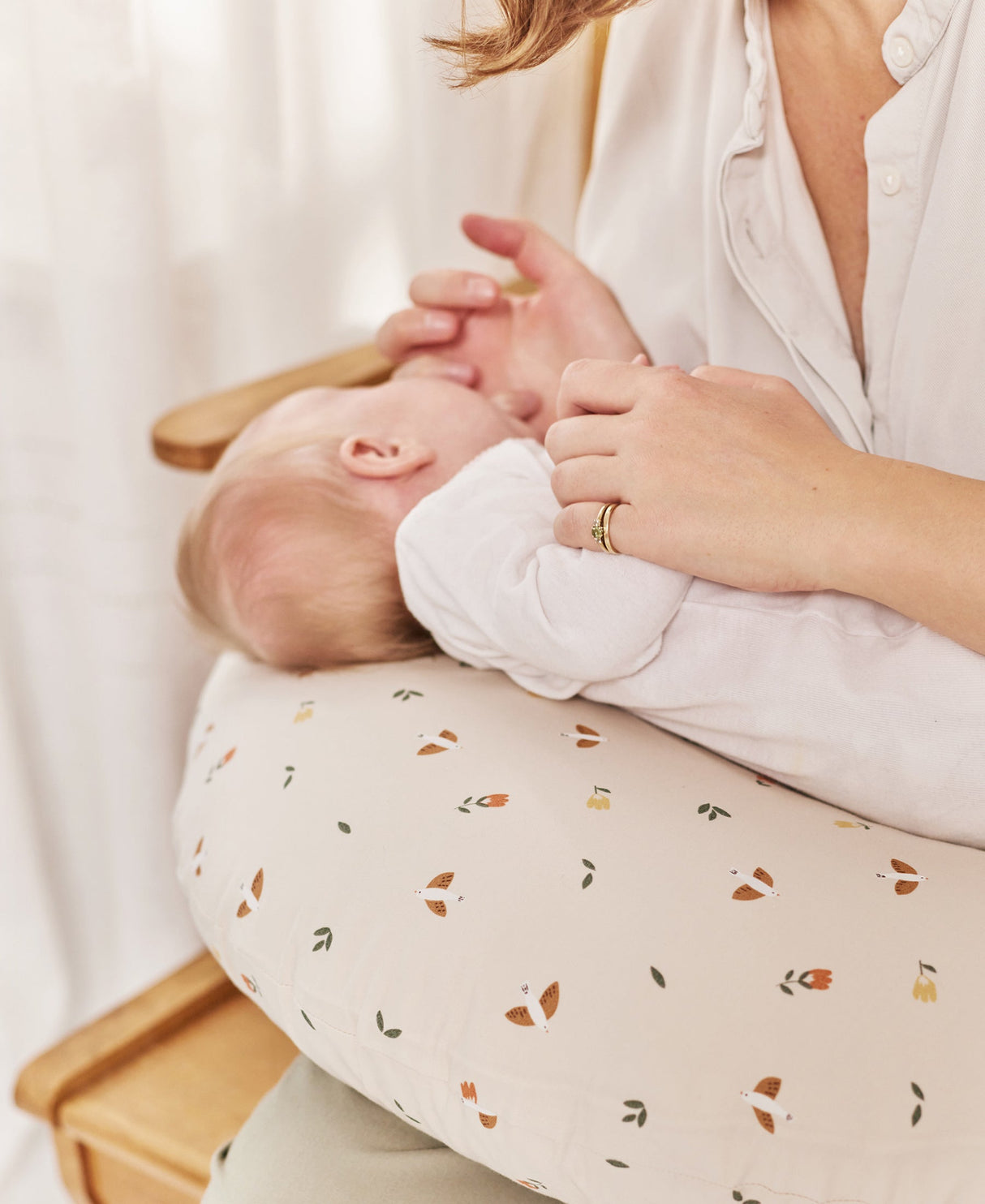 Vela Nursing Pillow, Songbirds