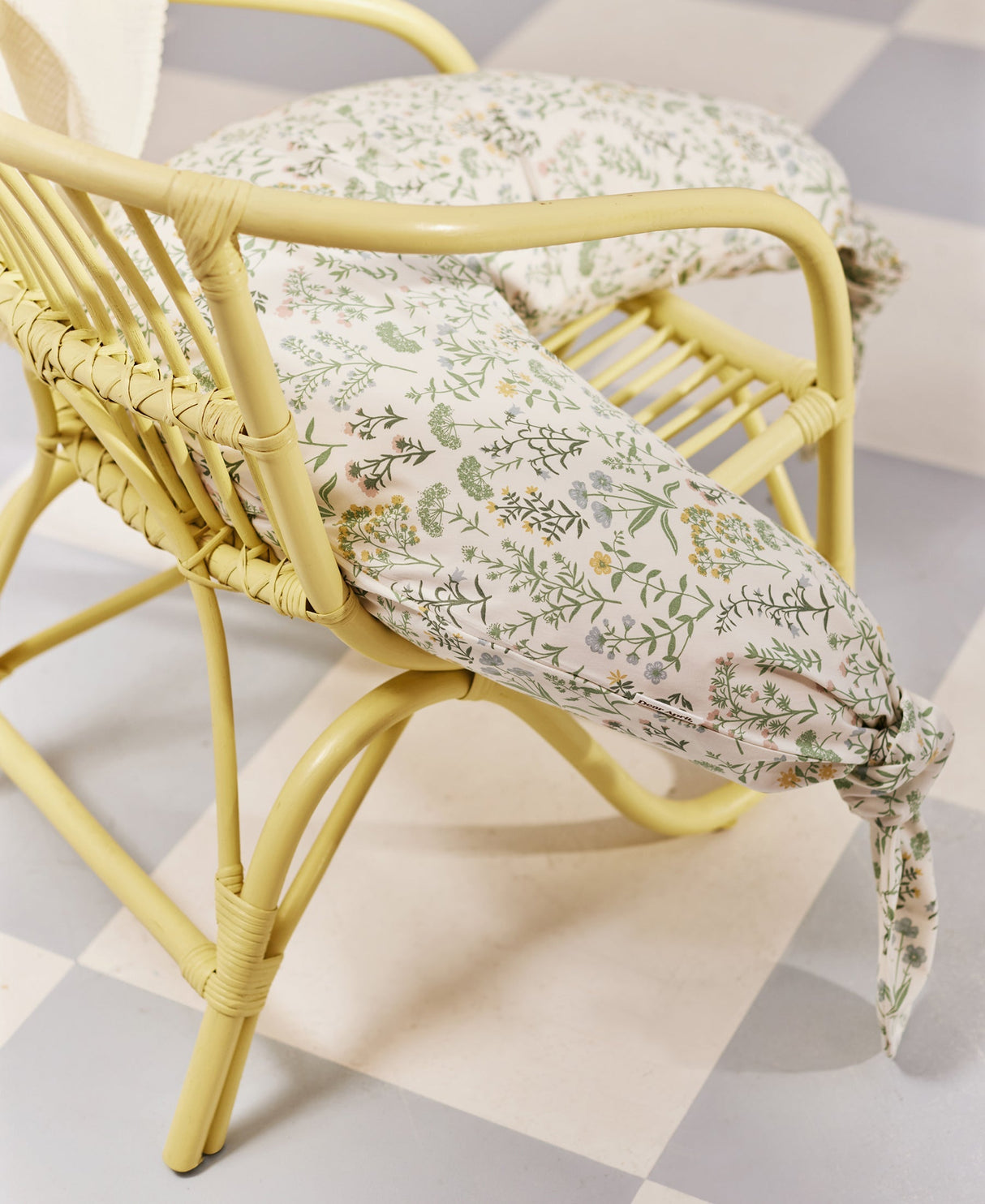 Nami Nursing Pillow, Summer Flowers