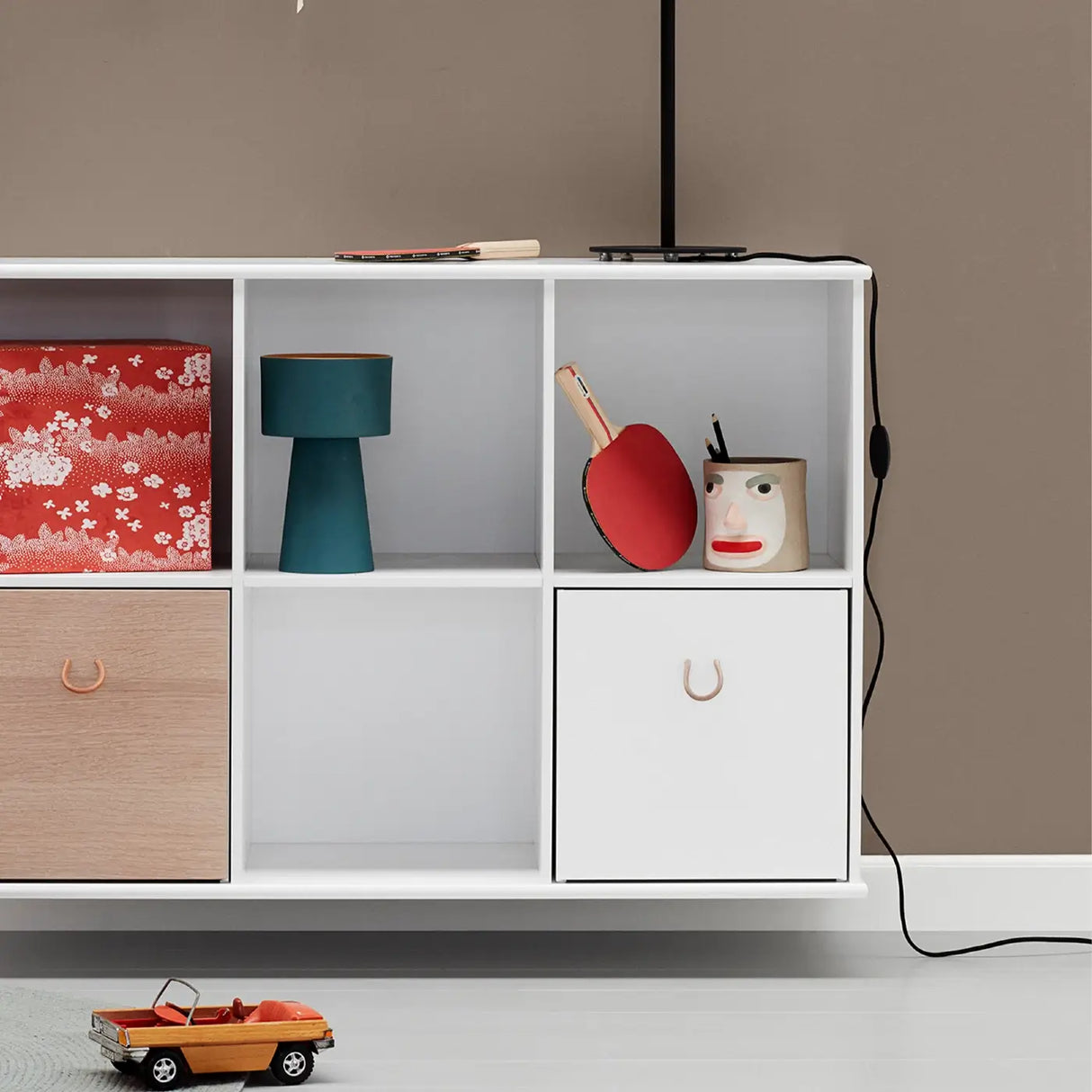 Oliver Furniture Wood Shelving Unit with Support in White 5x2
