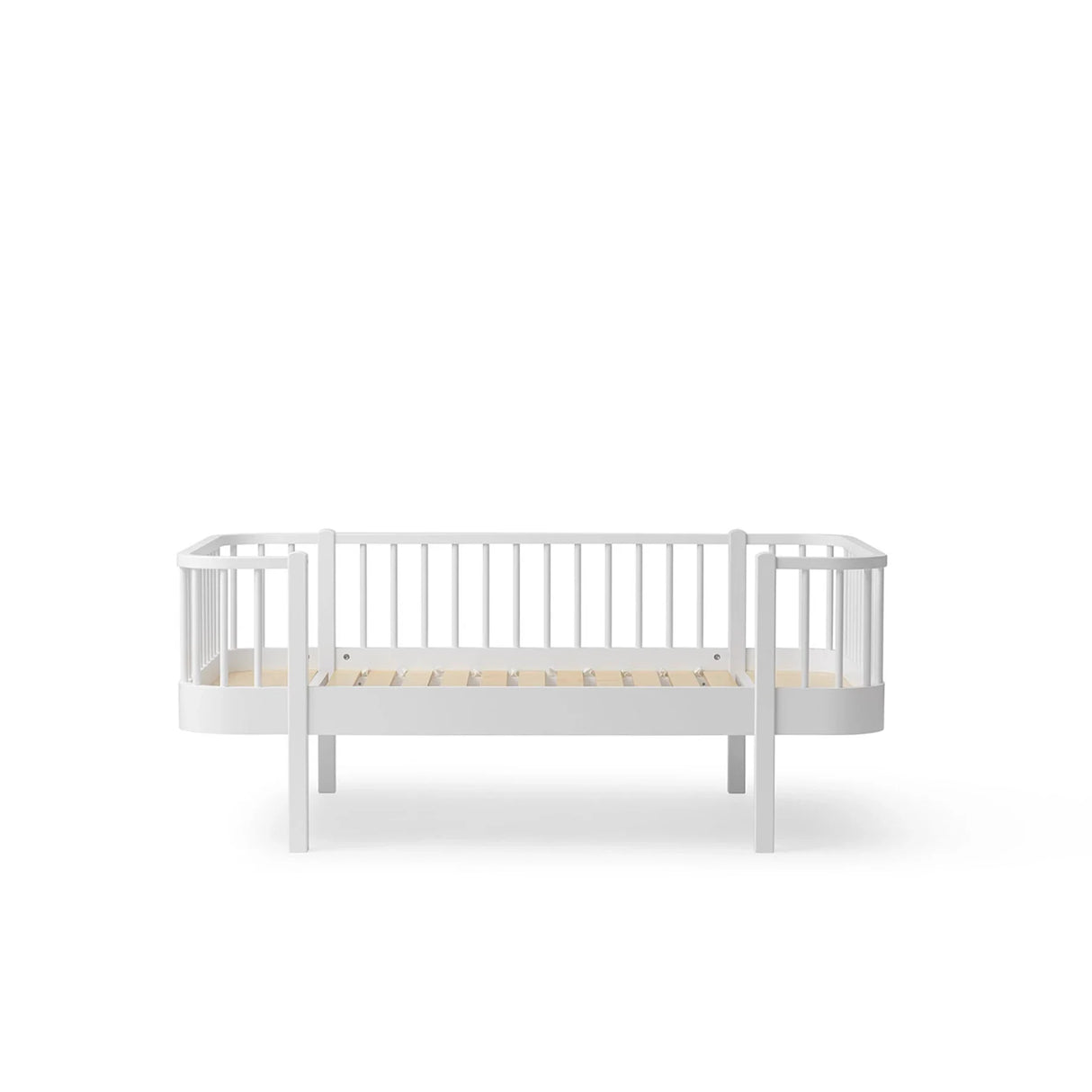 Oliver Furniture Wood Original Junior Day Bed in White