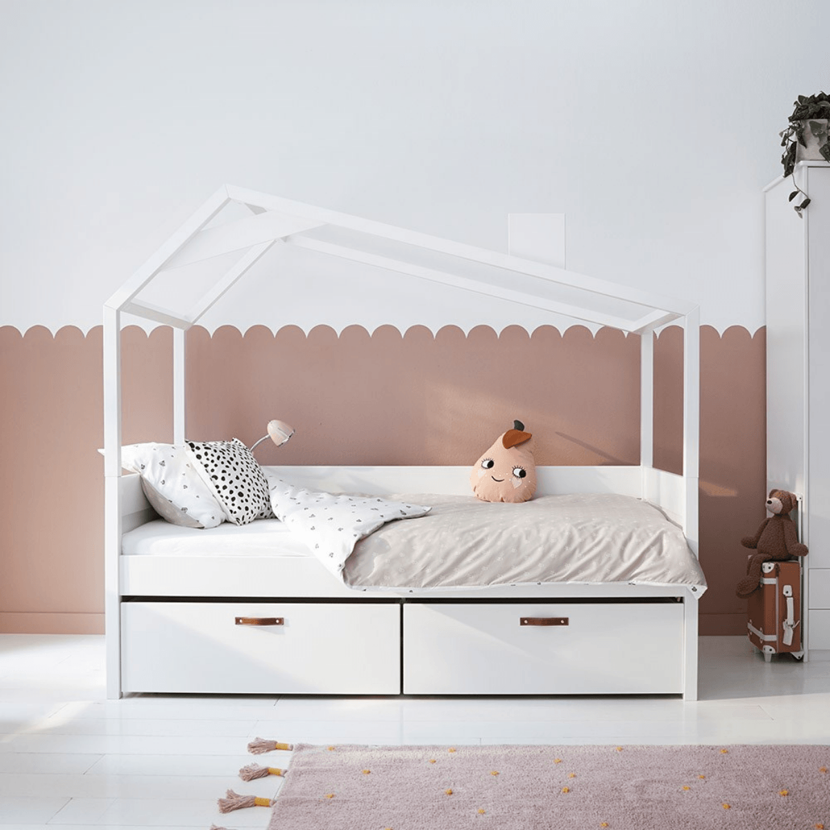 LIFETIME Kidsrooms Cool Kids Hut Day Bed 