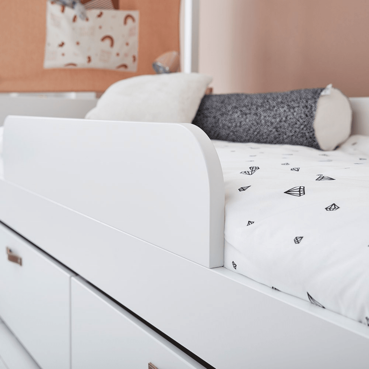 LIFETIME Kidsrooms Cool Kids Hut Day Bed 