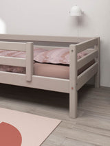 FLEXA Single Bed w. centered safety rail, Solid Pine/Birch Plywood, 90x200 cm