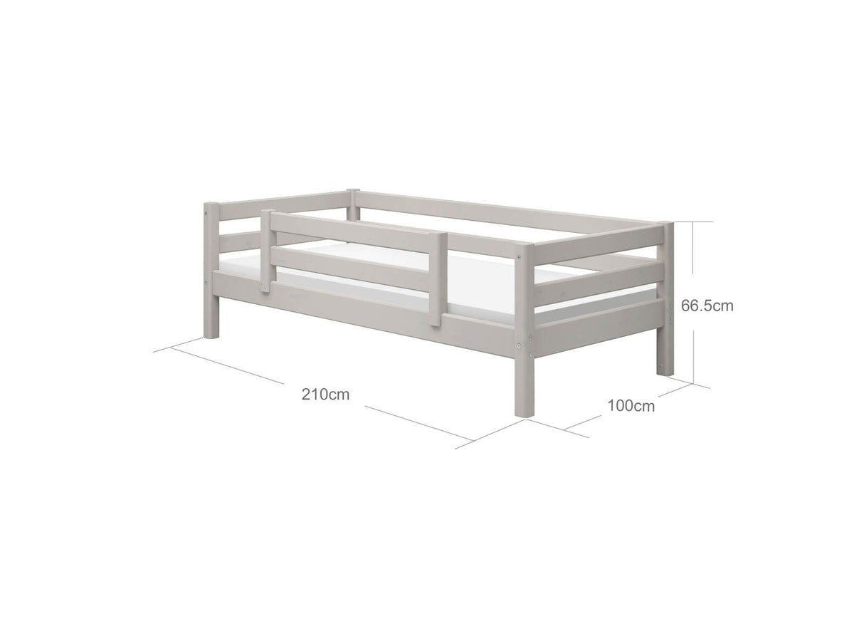 FLEXA Single Bed w. centered safety rail, Solid Pine/Birch Plywood, 90x200 cm